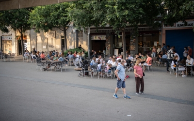 Un carrer de Sabadell amb terrasses/ Roger Benet